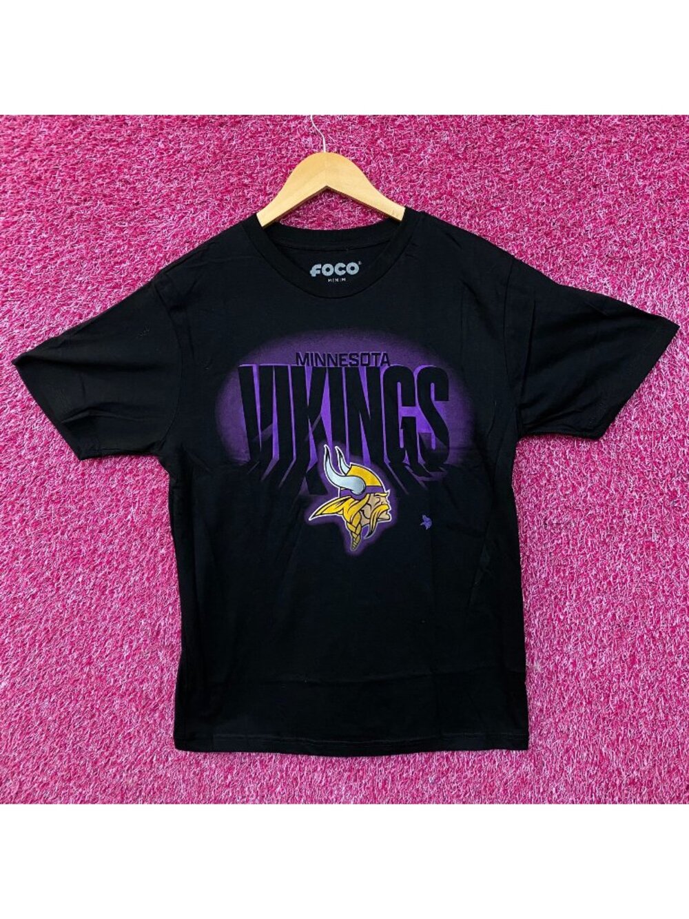 FOCO Minnesota Vikings Logo Graphic T-Shirt Medium